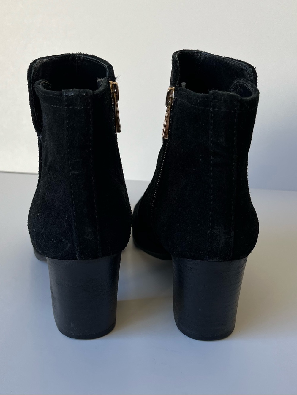 Tory Burch Suede Leather Block Heel Ankle Boots Booties Black Size 8.5 - Picture 4 of 8